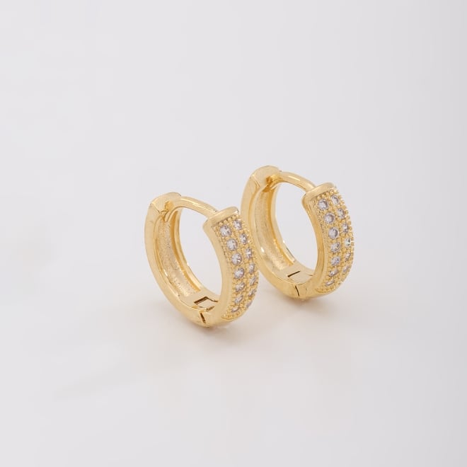 AC-0031 ARGOLA COM TRIPLA FILEIRA DE ZIRCÔNIAS