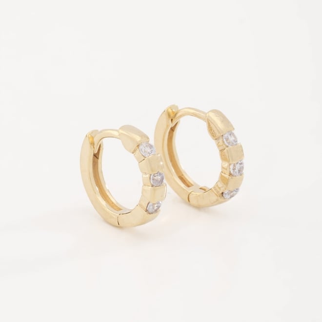 AC-0279 BRINCO BANHADO A OURO 18K EM FORMATO DE ARGOLA COM DETALHES EM ZIRCÔNIAS