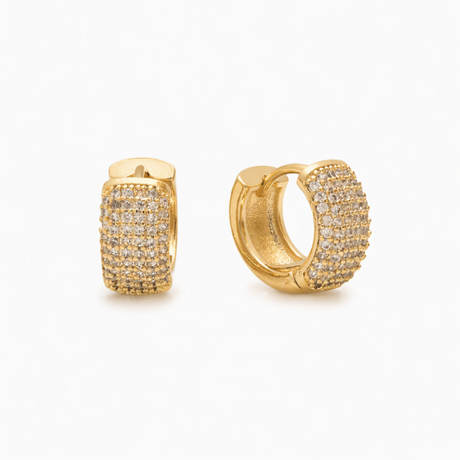 AC-0477 BRINCO BANHADO A OURO 18K EM FORMATO DE ARGOLA COM SUPERFÍCIE TOTALMENTE EM ZIRCÔNIAS