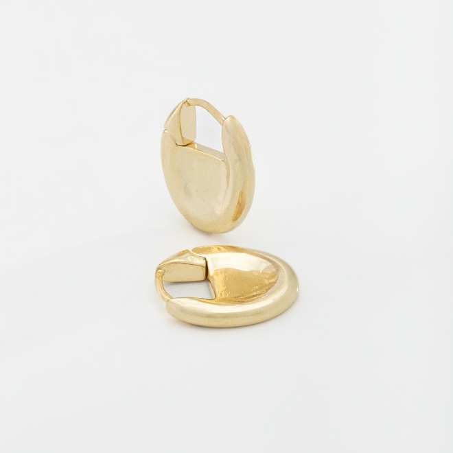 AC-0511 BRINCO BANHADO A OURO 18K ARGOLA LISA COM DESIGN OVAL