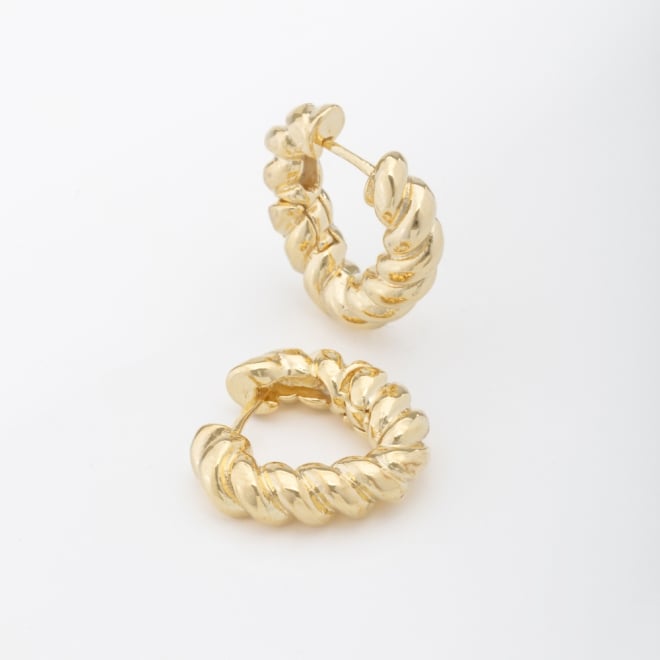 AC-0629 BRINCO ARGOLA BANHADO A OURO 18K COM DESIGN TORCIDO