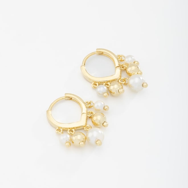 AC-0872 BRINCO BANHADO A OURO 18K COM ARGOLA E PINGENTES DE PÉROLAS 4 MM E ESFERAS LISAS