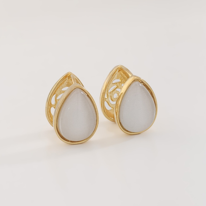 AC-0928 BRINCO DUPLA FACE BANHADO A OURO 18K COM DESIGN EM GOTA E DETALHE EM MADRE PÉROLA