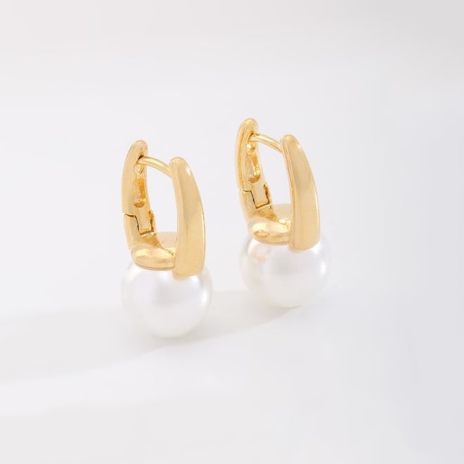 AC-0993 BRINCO BANHADO A OURO 18K COM ARGOLA DE DESIGN MODERNO E PÉROLA 12 MM