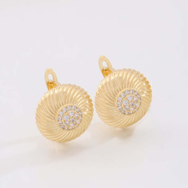 AC-1064 BRINCO BANHADO A OURO 18K DE ARGOLA COM DESIGN EM DISCO TEXTURIZADO