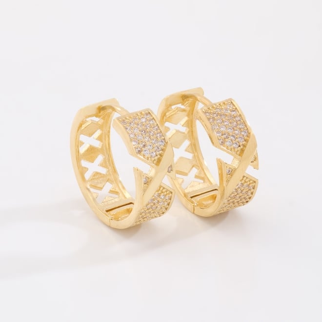 AC-1079 BRINCO BANHADO A OURO 18K DE ARGOLA COM DESIGN CRUZADO CRAVEJADOS EM ZIRCÔNIAS