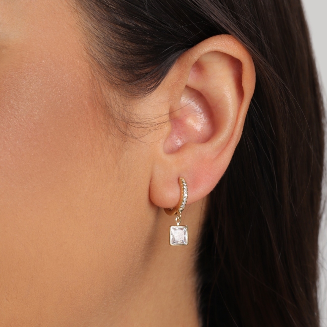 AC-1103-BRINCO ARGOLA BANHADO A OURO 18K COM DETALHES CRAVEJADOS EM ZIRCÔNIAS