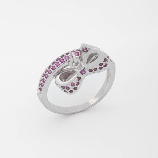 AD-00019 ANEL BANHADO A RÓDIO COM UM ENCANTADOR DESIGN DE LAÇO, CRAVEJADO COM ZIRCÔNIAS.