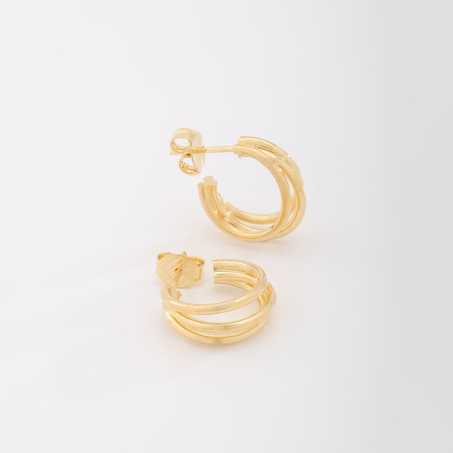 AGL-00008 BRINCO BANHADO A OURO 18K EM FORMATO DE ARGOLA COM DESIGN TRIPLO