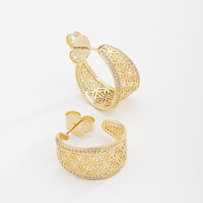 AGL-00078 BRINCO BANHADO A OURO 18K EM FORMATO DE ARGOLA LARGA COM DETALHES VAZADOS E FILEIRA DE ZIRC&Ocirc;NIAS