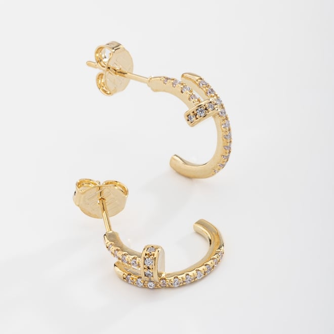 AGL-00145 BRINCO BANHADO A OURO 18K EM FORMATO DE ARGOLA COM FILEIRAS DE ZIRCÔNIAS