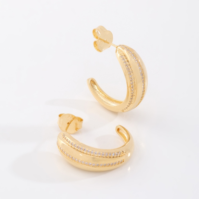 AGL-00152 BRINCO BANHADO A OURO 18K EM FORMATO DE ARGOLA COM DUAS FILEIRAS EM ZIRCÔNIAS