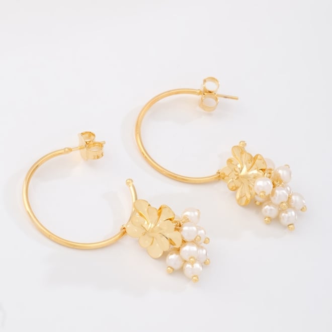 AGL-00187 ARGOLA COM PINGENTE FLORAL E DETALHES EM PÉROLAS