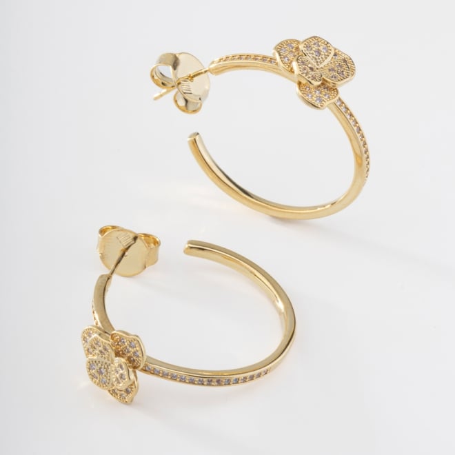 AGL-00206 BRINCO BANHADO A OURO 18K EM FORMATO DE ARGOLA COM DETALHE DE FLOR