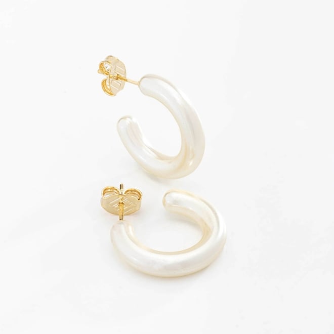 AGL-00214 BRINCO BANHADO A OURO 18K EM FORMATO DE ARGOLA COM ACABAMENTO PEROLADO