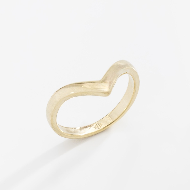AN-01218 ANEL BANHADO A OURO 18K COM DESIGN MINIMALISTA