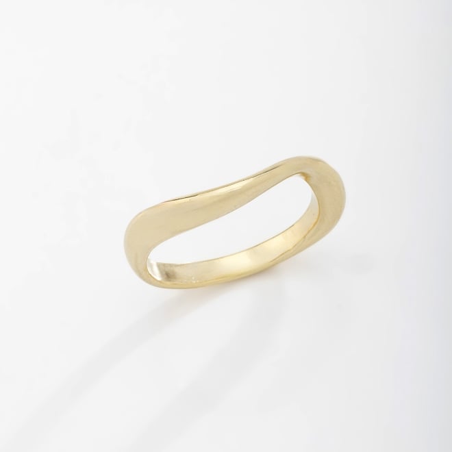 AN-01220 ANEL LISO COM DESIGN ORGÂNICO