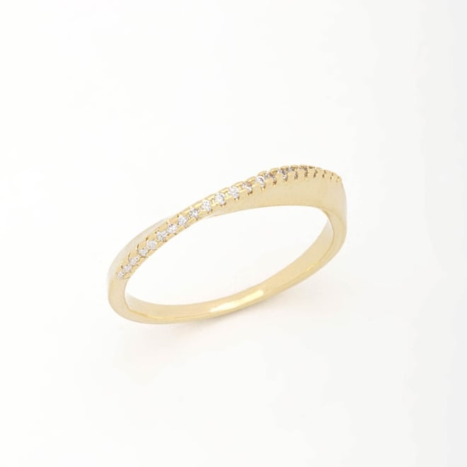 AN-01446 ANEL COM DESIGN SUAVE E DETALHES EM ZIRCÔNIAS