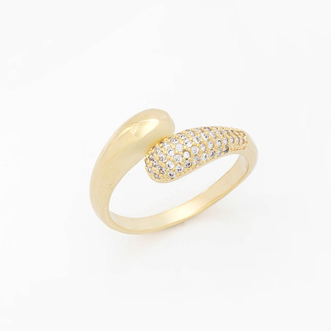 AN-01477 ANEL BANHADO A OURO 18K COM DESIGN ASSIMÉTRICO E DETALHE CRAVEJADO