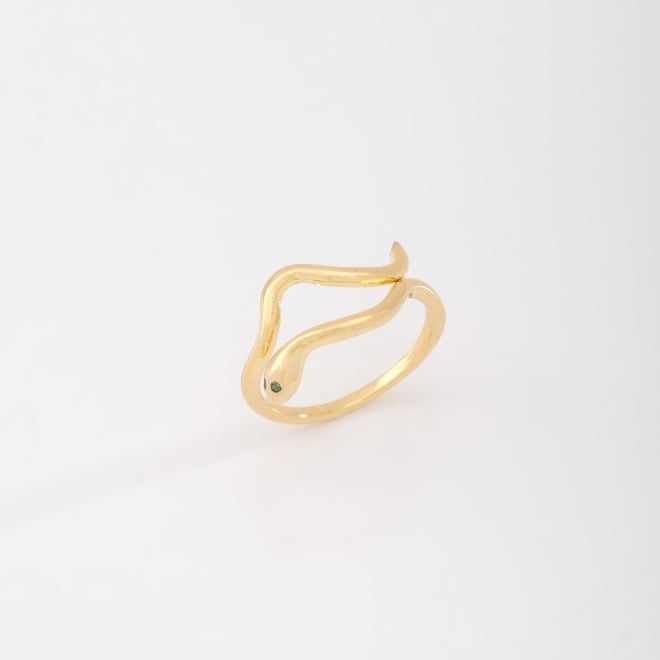 AN-01745 ANEL BANHADO A OURO 18K COM DESIGN DE SERPENTE E DETALHE EM ZIRCÔNIA VERDE
