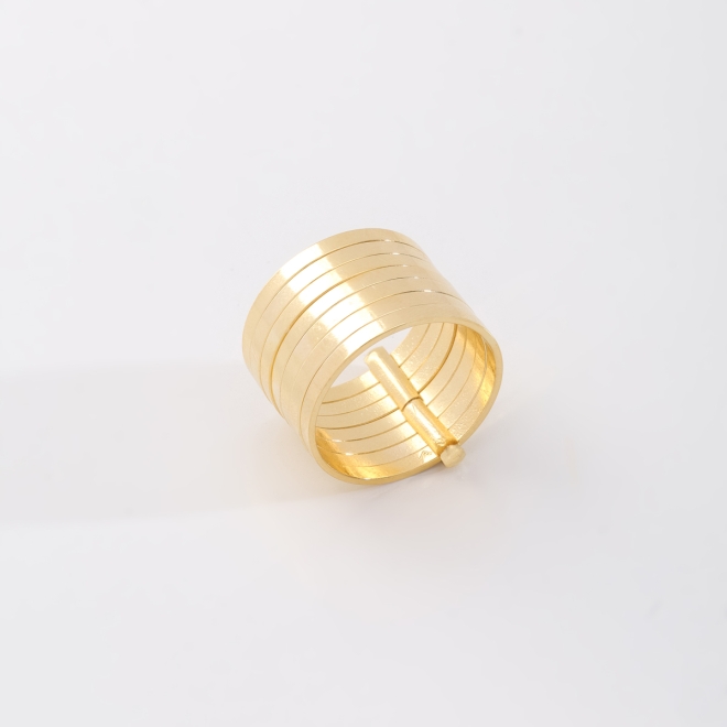 AN-01756 ANEL COM DESIGN DE FAIXAS ALINHADAS