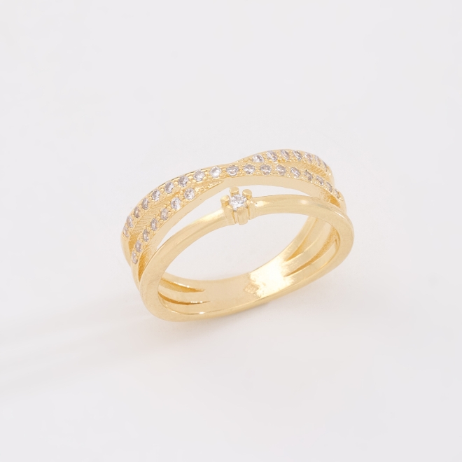 AN-01917 ANEL BANHADO A OURO 18K DUPLO CRAVEJADOS EM ZIRCÔNIAS COM PONTO DE LUZ