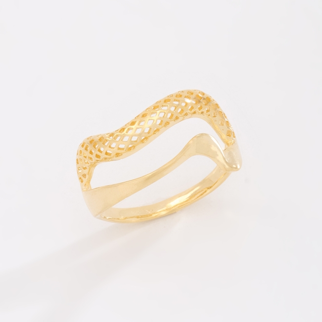 AN-01925 ANEL BANHADO A OURO 18K COM DESIGN ORGÂNICO E DETALHES TEXTURIZADOS VAZADO