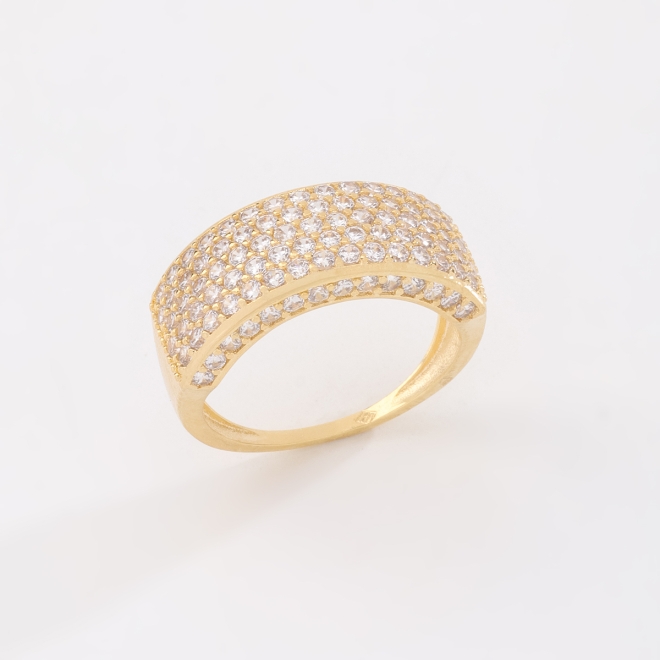 AN-01939 ANEL BANHADO A OURO 18K COM DESIGN RETANGULAR E SUPERFÍCIE CRAVEJADA