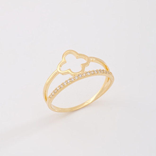 AN-01952 ANEL BANHADO A OURO 18K COM DESIGN DUPLO E TREVO CENTRAL LISO