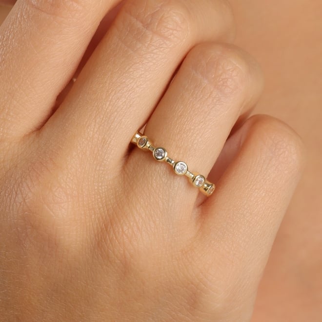AN-01955 - ANEL BANHADO A OURO 18K COM DETALHES EM ZIRCÔNIAS REDONDAS
