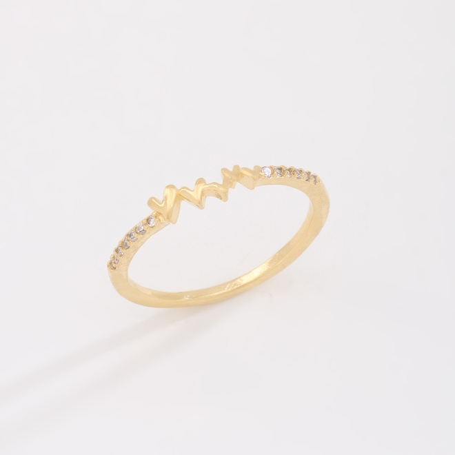 AN-01961 ANEL BANHADO A OURO 18K COM DESIGN EM BATIMENTO CARDÍACO E DETALHES DE ZIRCÔNIAS