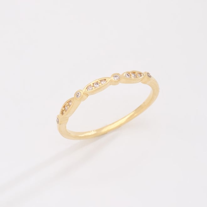 AN-01971 ANEL BANHADO A OURO 18K COM DESIGN DELICADO EM ZIRCÔNIA