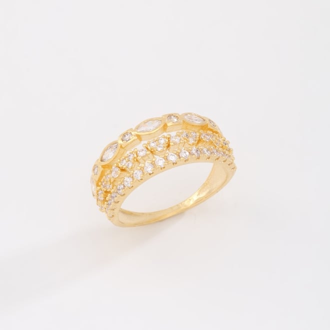 AN-01998 ANEL BANHADO A OURO 18K COM DESIGN EM FILEIRAS CRAVEJADAS E DETALHES EM PEDRAS MAIORES