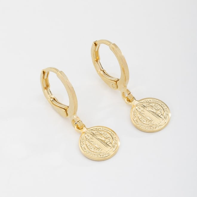 AQ-00004 BRINCO ARGOLA CLICK BANHADO A OURO 18K COM PINGENTE DE MEDALHA DE SÃO BENTO