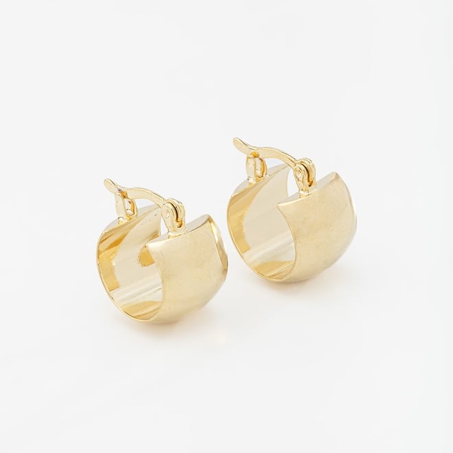AQ-00084 -BRINCO BANHADO A OURO 18K EM FORMATO DE ARGOLA LARGA COM ACABAMENTO POLIDO