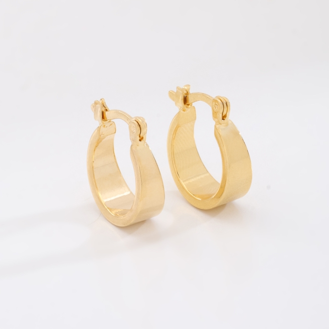 AQ-00089 ARGOLA BANHADA A OURO 18K COM DESIGN LARGO