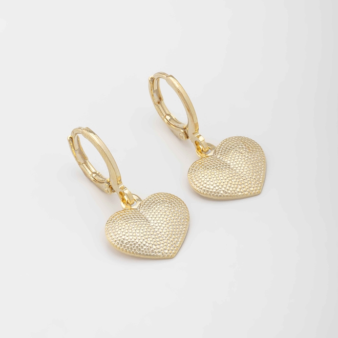 AQ-00180-ARGOLA BANHADO A OURO 18K COM PINGENTE DE CORA&Ccedil;&Atilde;O TEXTURIZADO