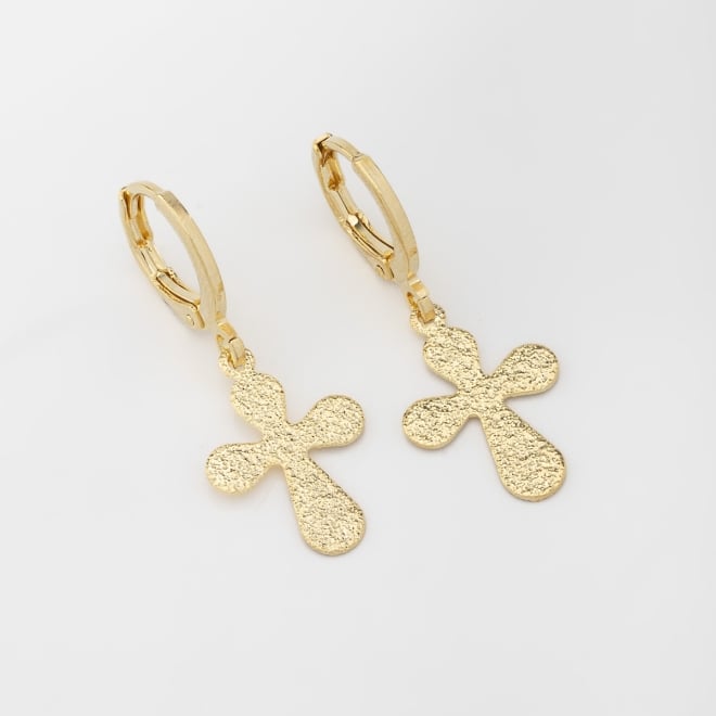AQ-00215 BRINCO ARGOLA CLICK BANHADO A OURO 18K COM PINGENTE EM FORMATO DE CRUZ TEXTURIZADA