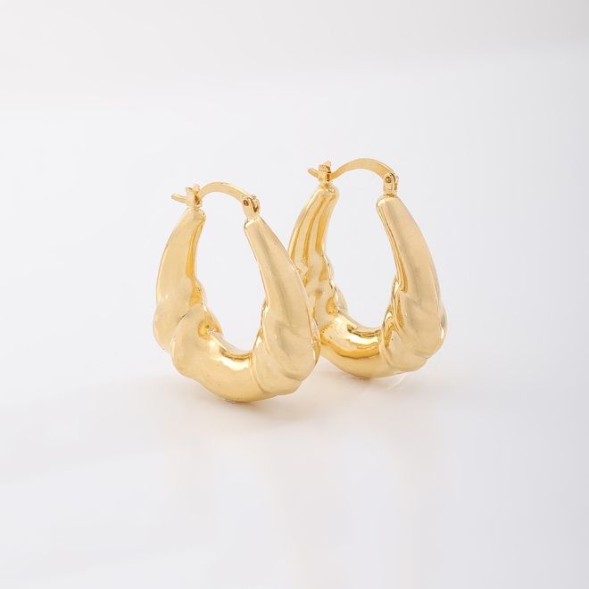 AT-00093 BRINCO BANHADO A OURO 18K COM DESIGN ORGÂNICO EM FORMATO DE GOTA
