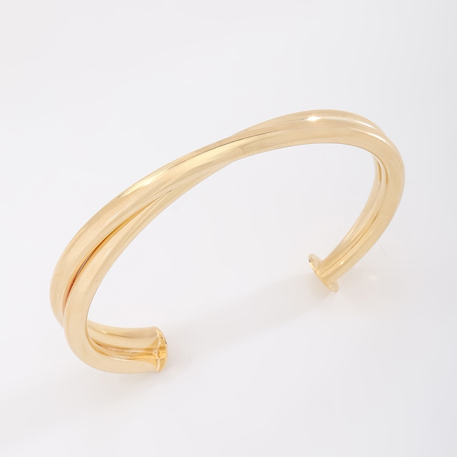 BL-00013 BRACELETE BANHADO A OURO 18K COM DESIGN LISO E LEVEMENTE TORCIDO