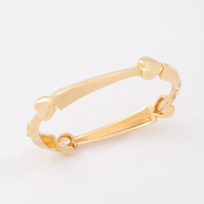 BLX-00036 BRACELETE BANHADO A OURO 18K COM DESIGN RÍGIDO E DETALHES EM CORAÇÃO