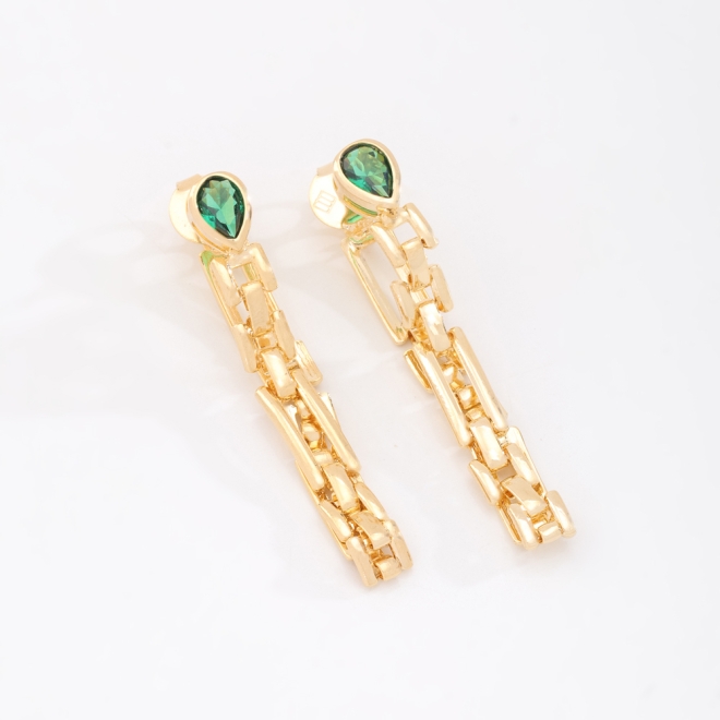 BR-00147 BRINCO BANHADO A OURO 18K COM PEDRA DE ZIRCÔNIA LAPIDADA EM FORMATO DE GOTA E CORRENTE ESTILO ELOS