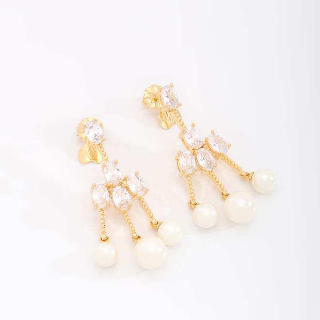 BR-00282-BRINCO CHANDELIER COM ZIRCÔNIAS NAVETE E PÉROLAS
