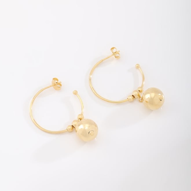 BR-00332 BRINCO BANHADO A OURO 18K EM FORMATO DE ARGOLA COM DETALHES EM ESFERAS POLIDAS