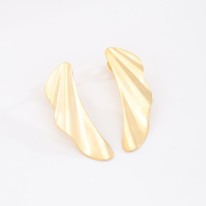 BR-00830 BRINCO BANHADO A OURO 18K COM DESIGN ORGÂNICO 