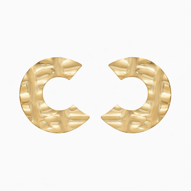 BR-00831 BRINCO BANHADO A OURO 18K EM FORMATO DE ARGOLA ABERTA COM DESIGN TEXTURIZADO