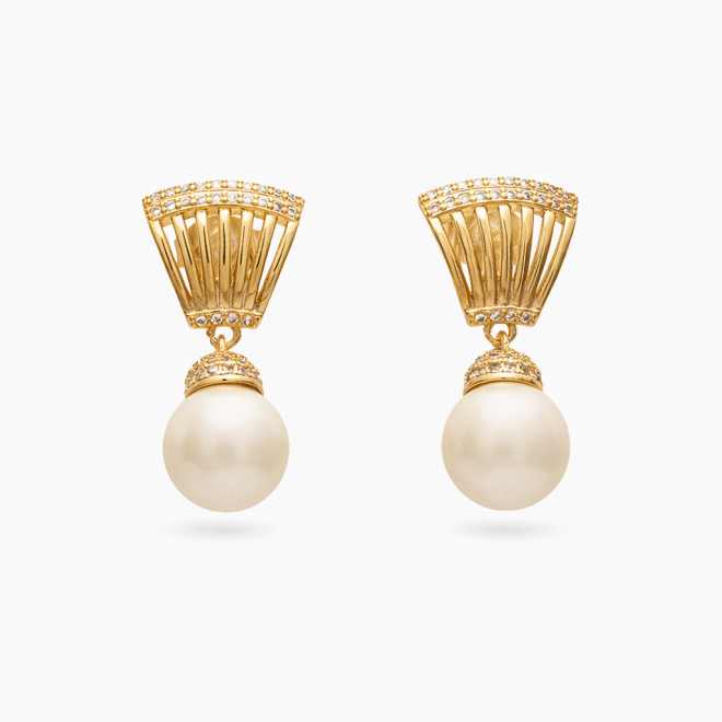 BR-00874 BRINCO BANHADO A OURO 18K COM PÉROLA E DETALHES CRAVEJADOS EM ZIRCÔNIAS