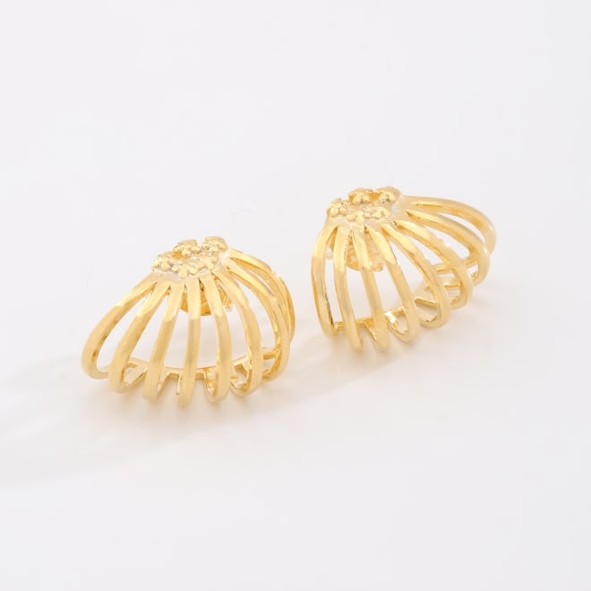 BR-01068 BRINCO BANHADO A OURO 18K EAR HOOK COM DESIGN VAZADO EM TIRAS E DETALHE SUPERIOR