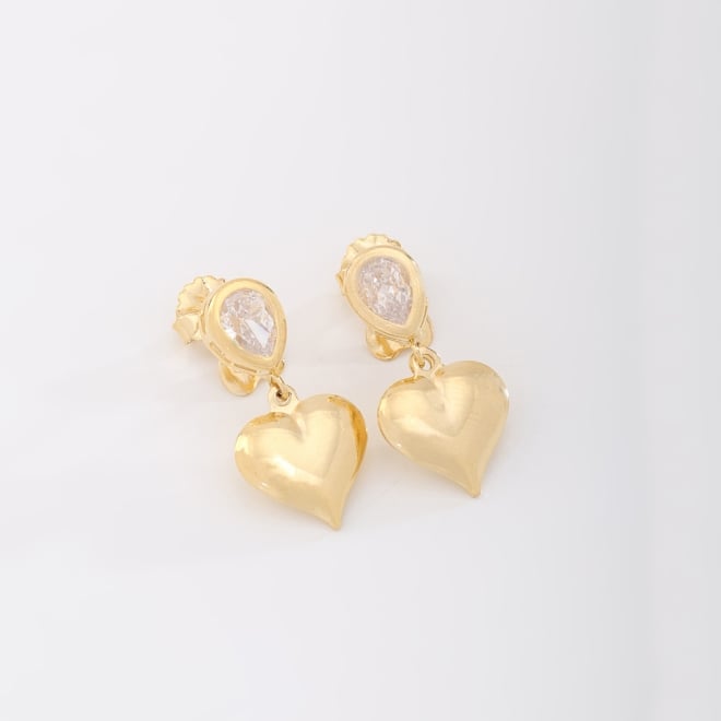 BR-01111 BRINCO BANHADO A OURO 18K COM ZIRCÔNIA EM FORMATO DE GOTA E PINGENTE DE CORAÇÃO.