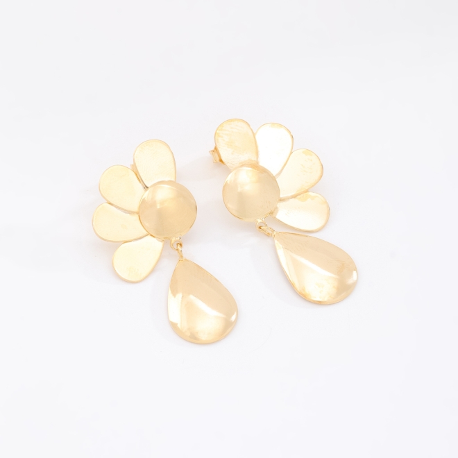 BR-01165 BRINCO BANHADO A OURO 18K COM DESIGN EM FORMATO DE FLOR